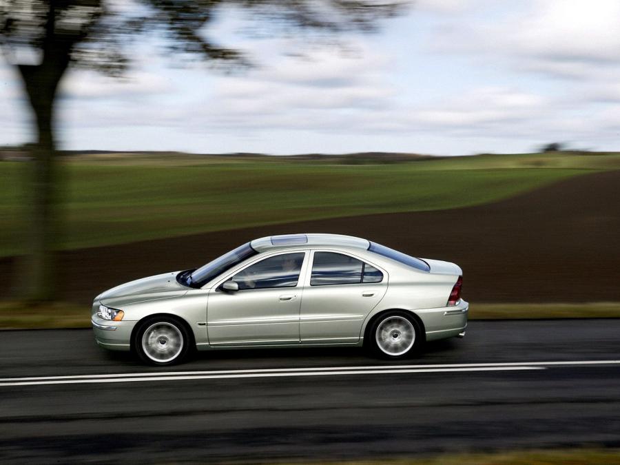  Volvo S60 T5 2005 года  (фото 2 из 9)